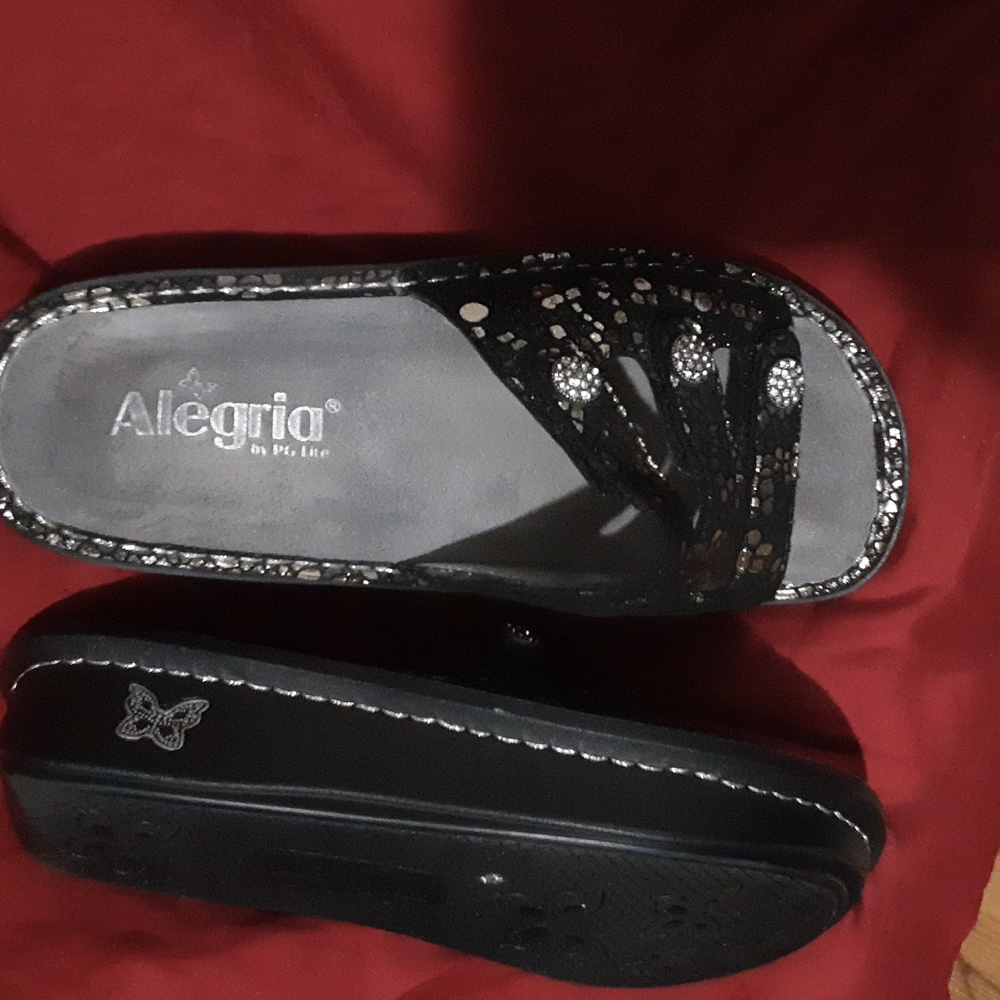 Sandal - Picture 2 of 4